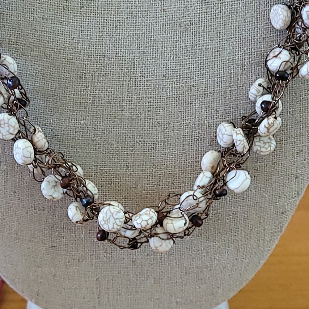 Vintage Artisan Wire Crochet White Howlite Stone Boho Statement Necklace 22g